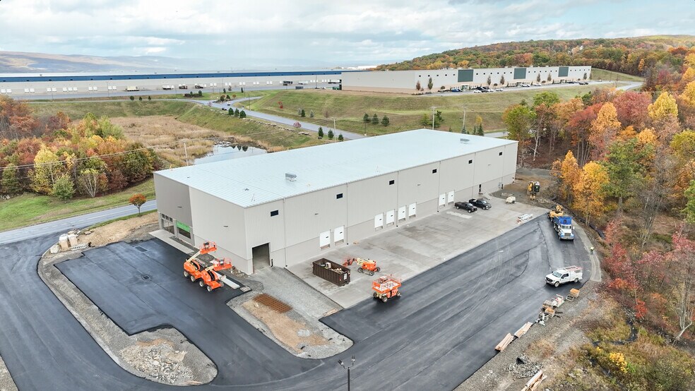 More Photos Of 485-495 Research Dr, Pittston Township Warehouse For Lease