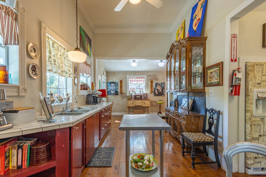 More Photos Of 1092 W Tarleton St, Stephenville Hospitality For Sale