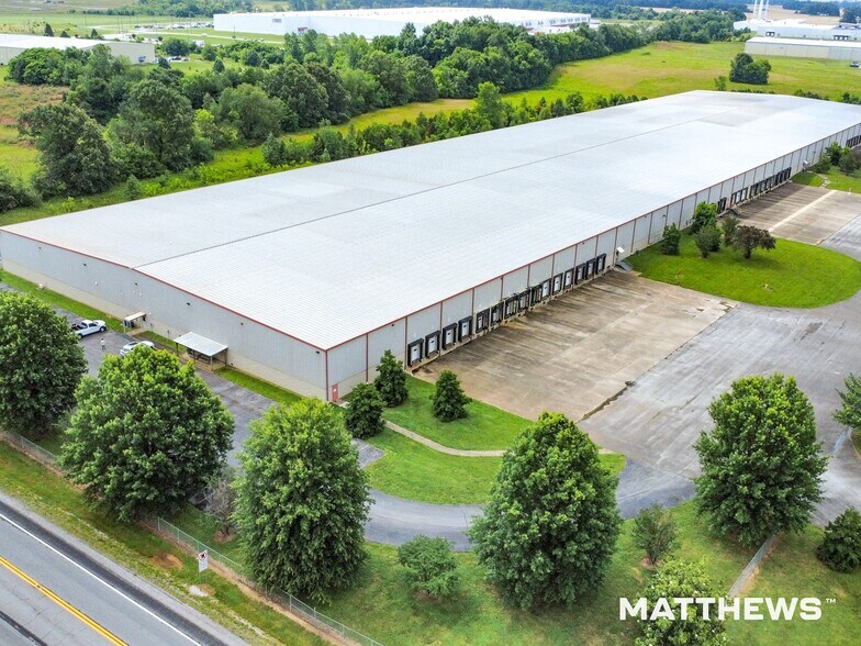 More Photos Of 81 Page Dr, Franklin Distribution For Lease