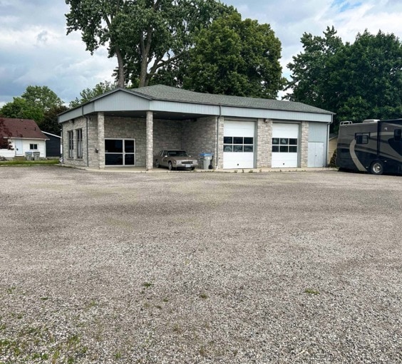 More Photos Of 8 Metcalfe St E, Strathroy Auto Repair For Sale