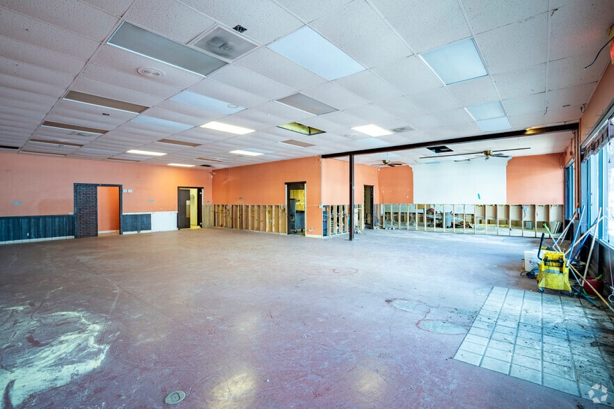 More Photos Of 376 Main St, Chester Storefront For Sale