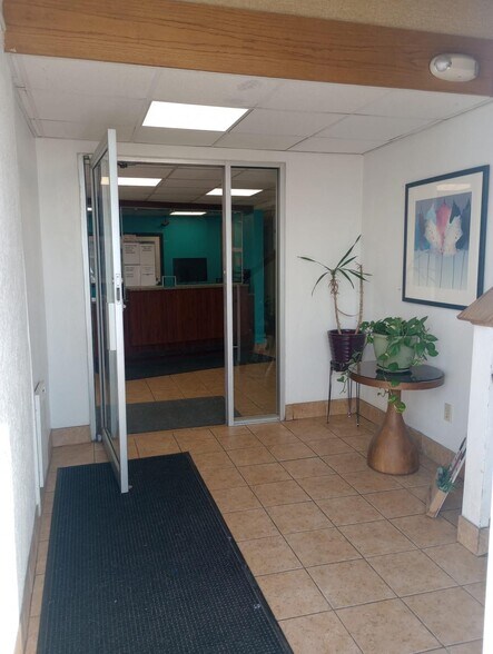 More Photos Of 2501 52nd Ave, Moline Hotel For Sale