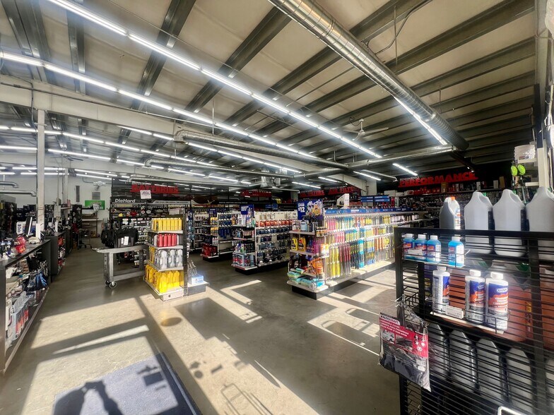 More Photos Of 950 W Columbia Dr, Kennewick Freestanding For Lease