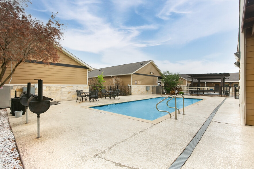 More Photos Of 301 W State Highway 72, Kenedy Hotel For Sale