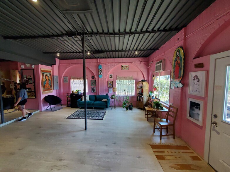 More Photos Of 4615 Sherman St, Houston Freestanding For Lease