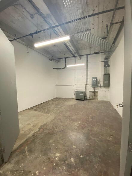 More Photos Of 901 E 31st St, Los Angeles Manufacturing For Lease