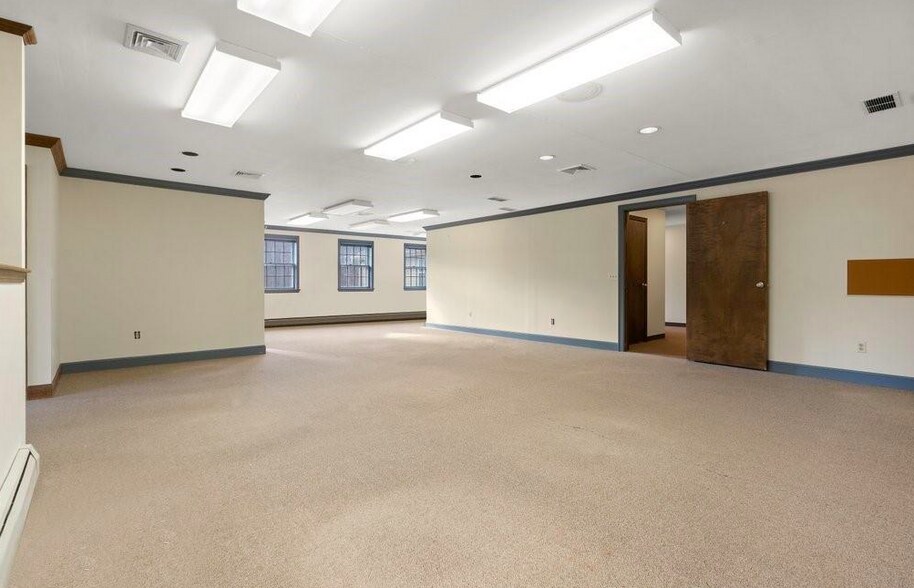 More Photos Of 875 Main St, South Glastonbury Office For Lease