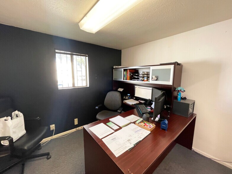 More Photos Of 1510 Mohawk Blvd, Springfield Storefront For Sale