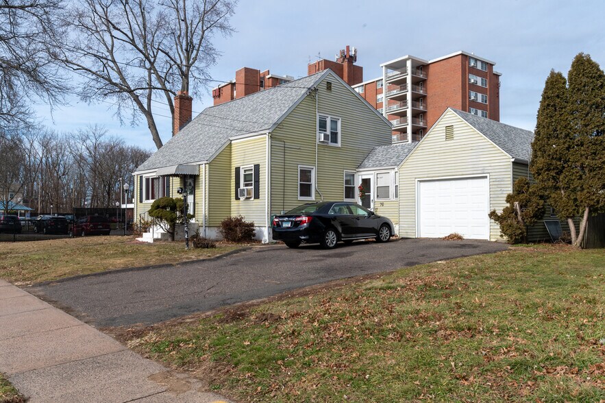 More Photos Of 73-77 Connecticut Blvd, East Hartford Freestanding For Lease