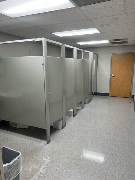 More Photos Of 1838 Front St, Toledo Office For Lease