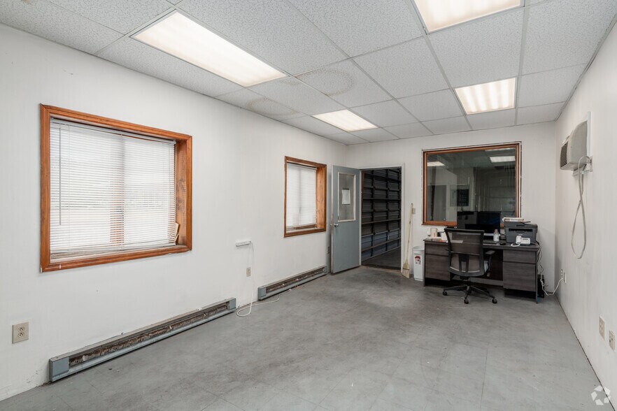 More Photos Of 166 Foster Ave, Freeland Warehouse For Lease