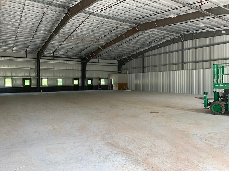 More Photos Of 44 Industrial Drive, New Britain Distribution For Lease
