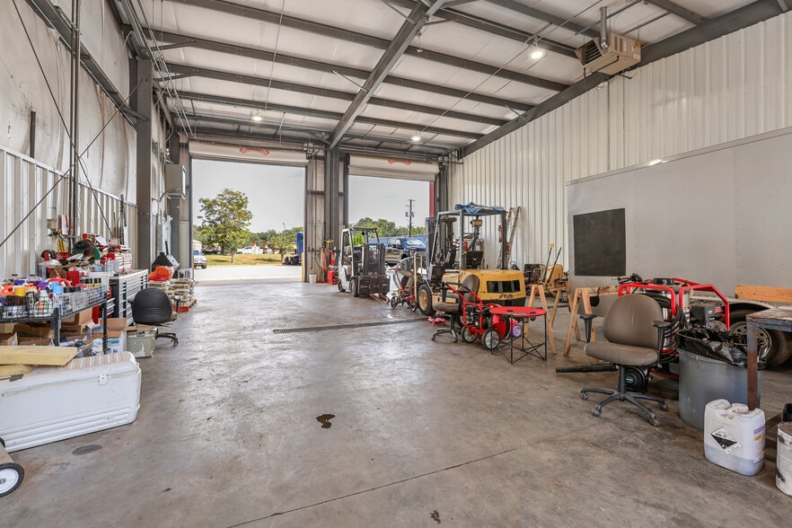 More Photos Of 477 Corinth Rd, Newnan Warehouse For Lease