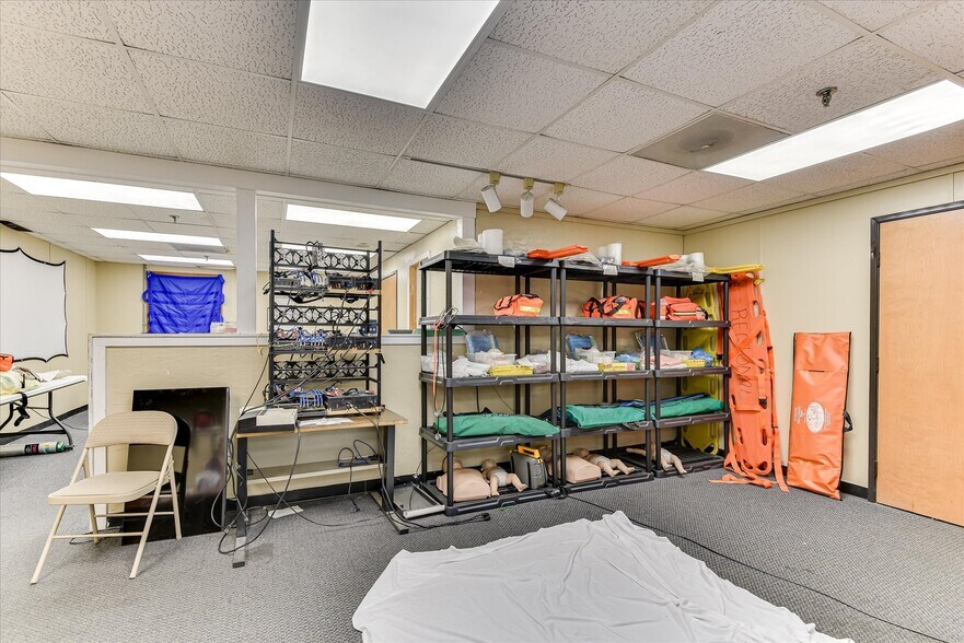 More Photos Of 1089 Augusta Rd, Warrenville Office For Sale