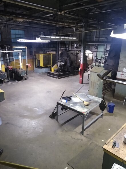 More Photos Of 501 E Naomi St, Randleman Distribution For Sale