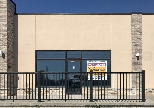 More Photos Of 114 Myrtle St, Davenport Storefront For Lease