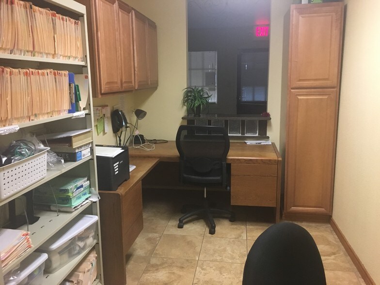 More Photos Of 515 N King St, Seguin Medical For Sale