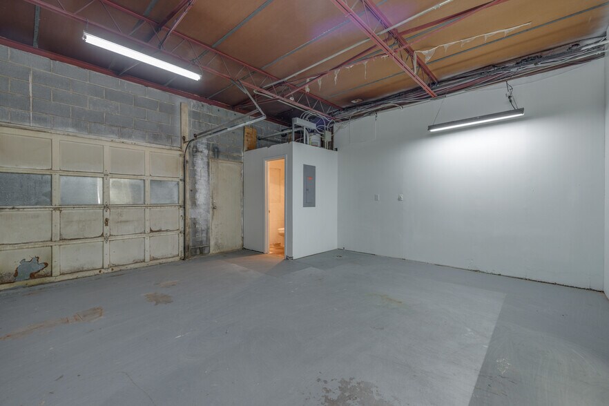 More Photos Of 623-627 Pine St, Abilene Storefront For Sale