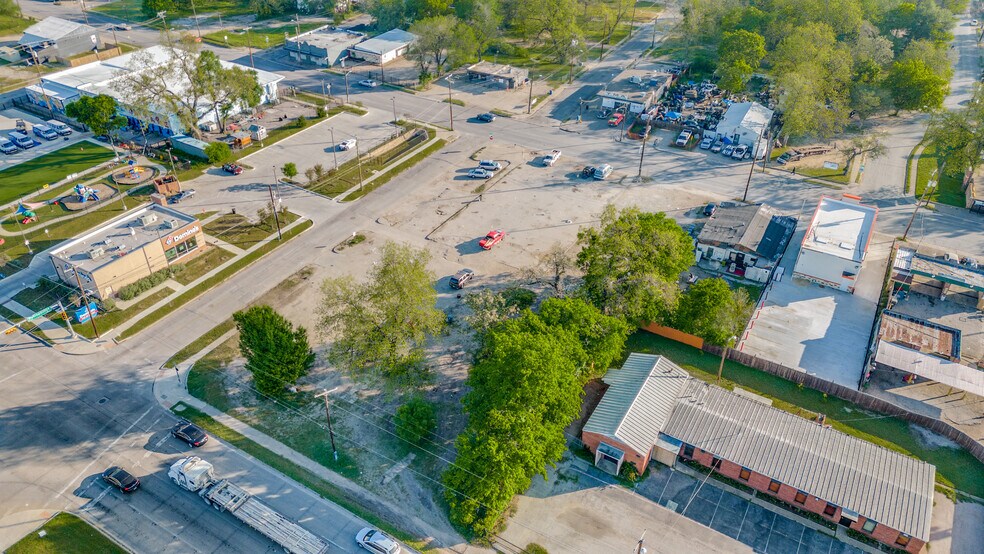 More Photos Of 2200 Robert B Cullum Blvd, Dallas Land For Sale