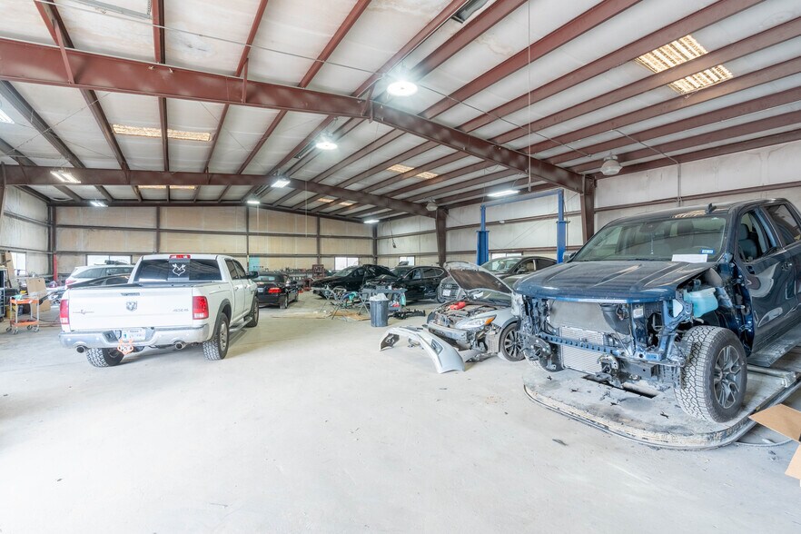 More Photos Of 1203 W Oak St, Palestine Industrial For Sale