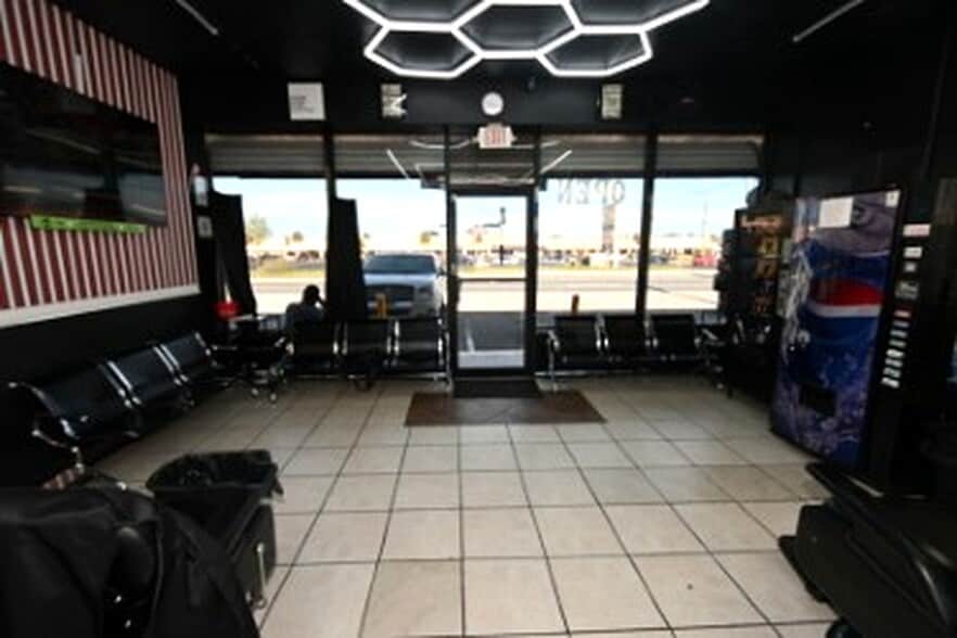 More Photos Of 2711 N Pine Hills Rd, Orlando Storefront For Sale