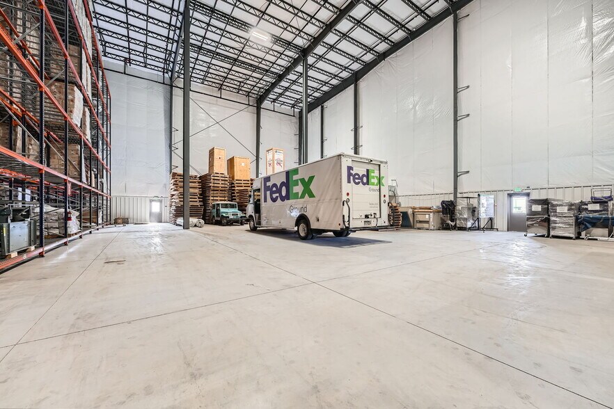 More Photos Of 7019 S Jordan Rd, Centennial Warehouse For Lease