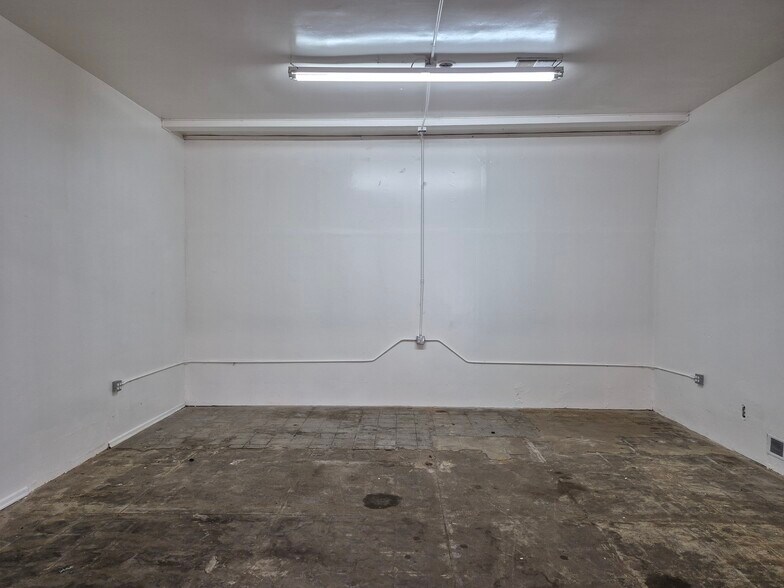 More Photos Of 6080 S Hoover St, Los Angeles Unknown For Lease