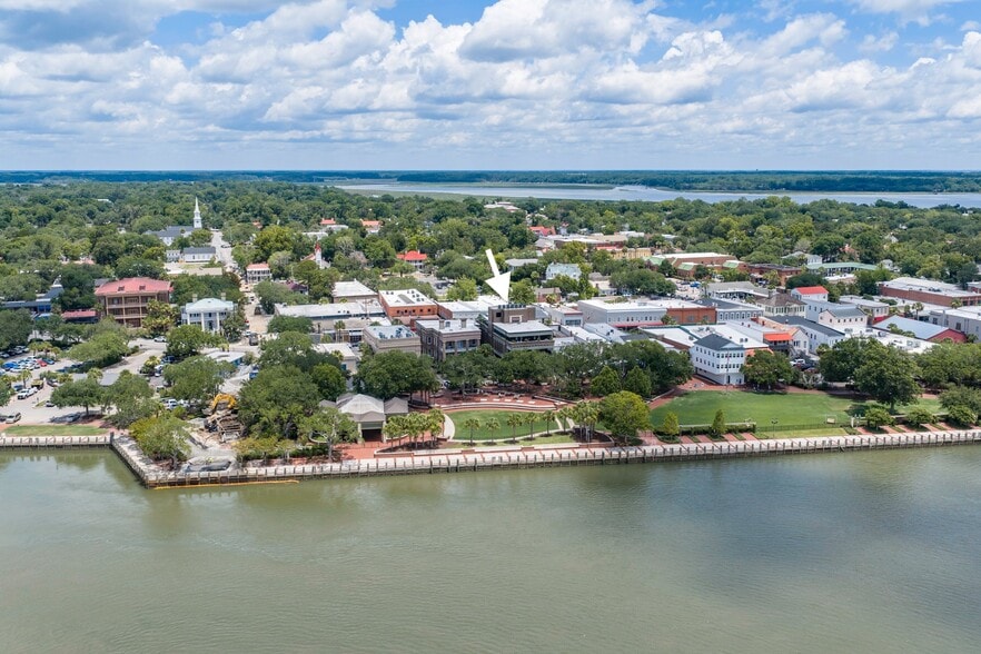 More Photos Of 916 Bay St, Beaufort Office For Sale