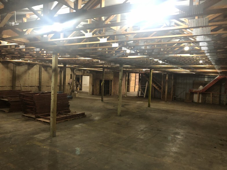 More Photos Of 1234 N Center Rd, Burton Warehouse For Lease