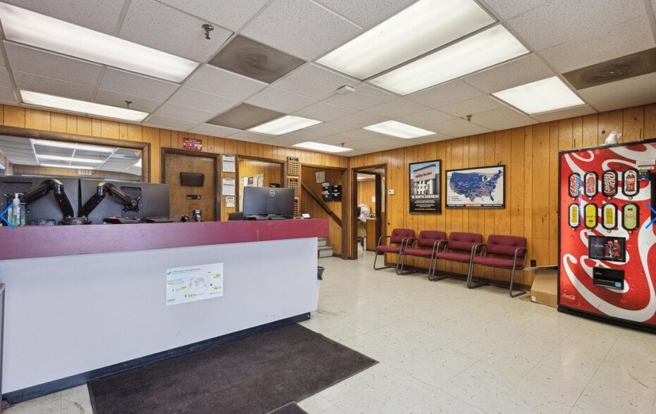 More Photos Of 1551 S Wilcox Dr, Kingsport Distribution For Lease