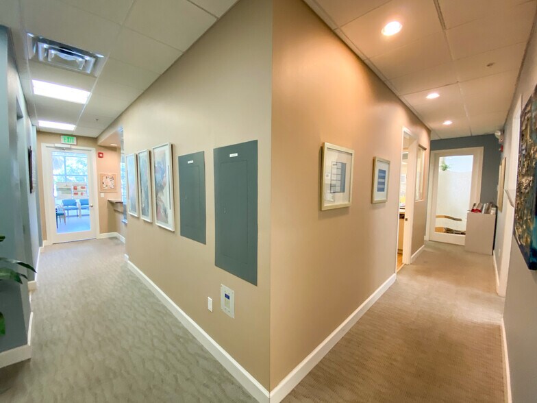 More Photos Of 2068 Hawthorne St, Sarasota Medical For Lease