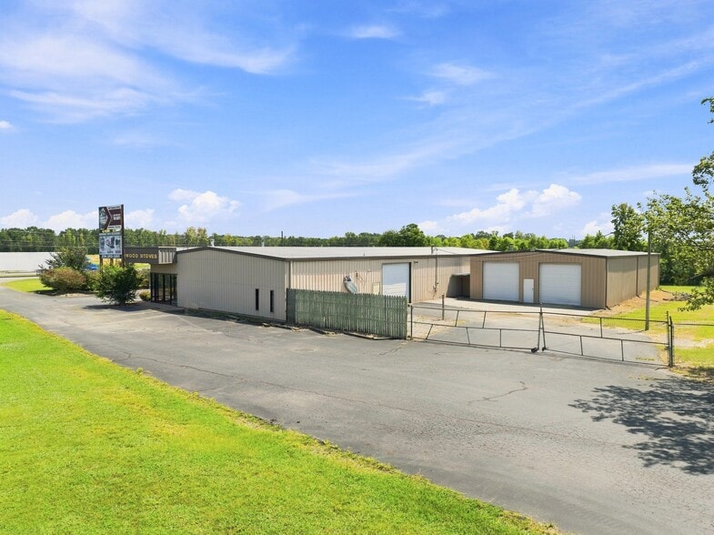 More Photos Of 3267 US Highway 431, Albertville Showroom For Sale