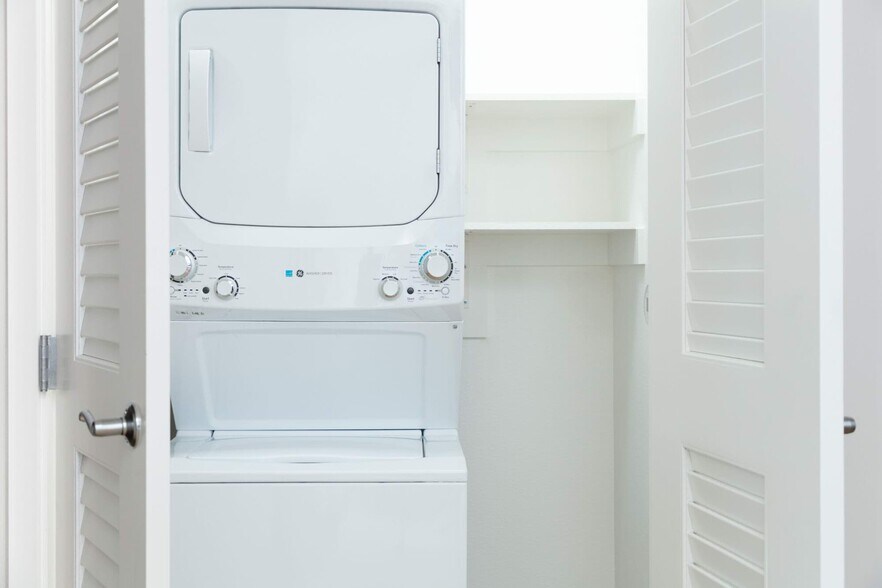 More Photos Of 126 N Rollins Rd, Millbrae Apartments For Lease