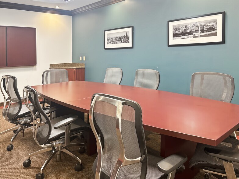 More Photos Of 4651 Salisbury Rd, Jacksonville Coworking Space