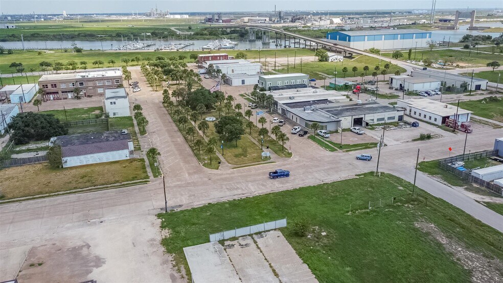 More Photos Of 101 W 4th St, Freeport Warehouse For Sale