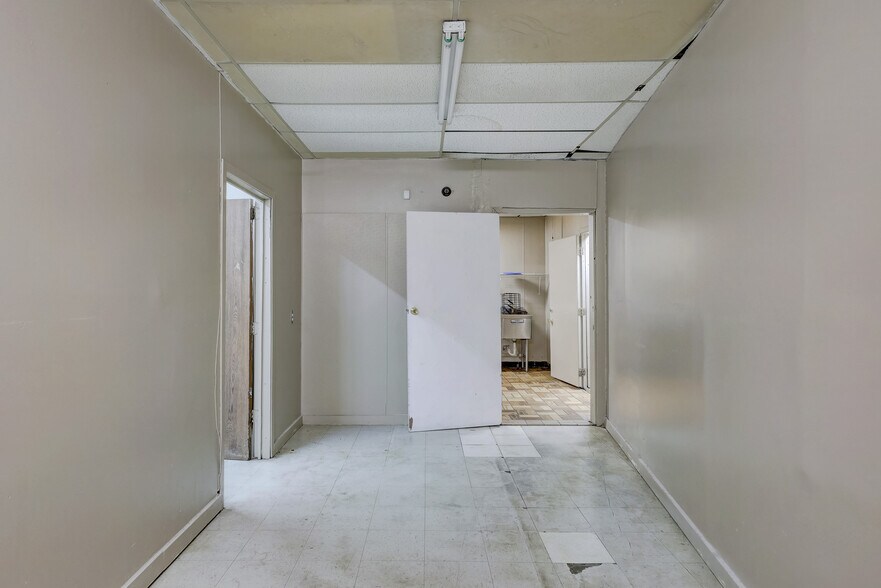 More Photos Of 21559 Grand River Ave, Detroit Storefront For Lease