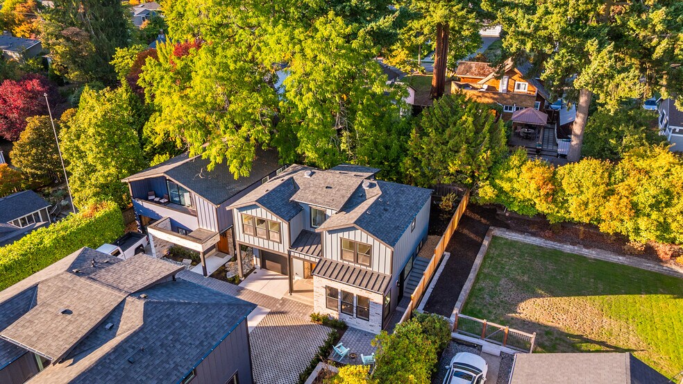 More Photos Of 636 11th Ave, Kirkland Apartments For Sale