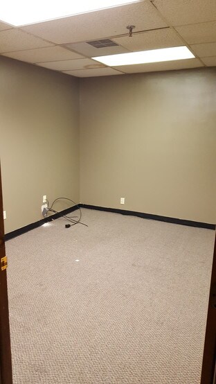 More Photos Of 5075-5095 Westerville Rd, Columbus Warehouse For Lease
