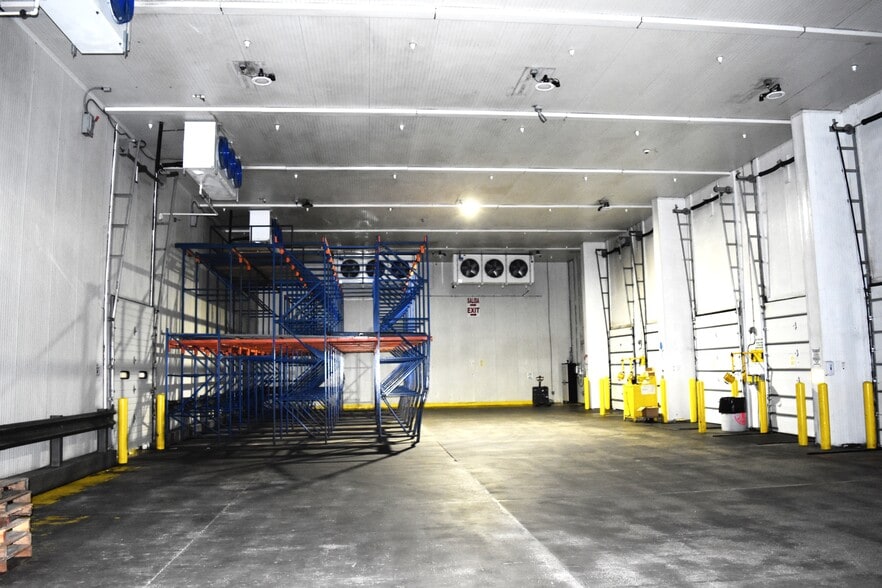 More Photos Of 4006 N Airport Rd, Plant City Warehouse For Sale