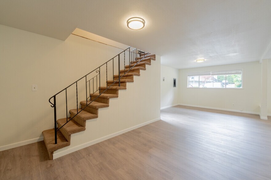 More Photos Of 20318 19th Ave NE, Shoreline Specialty For Sale