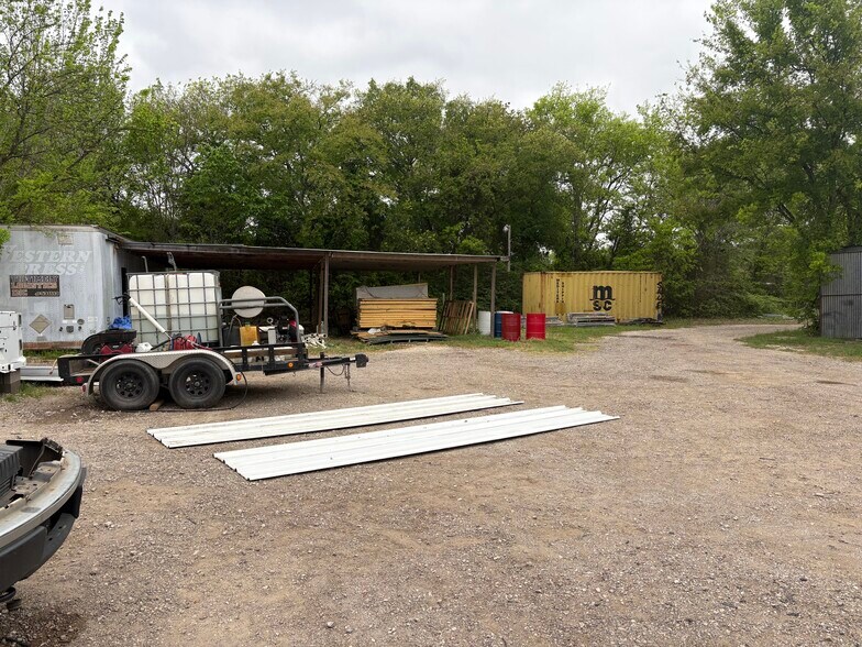More Photos Of 300 Aspen ln, Van Light Distribution For Lease