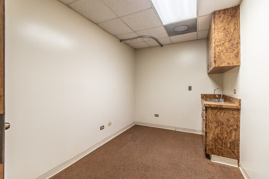 More Photos Of 398 Hart Street, Monroe Medical For Lease