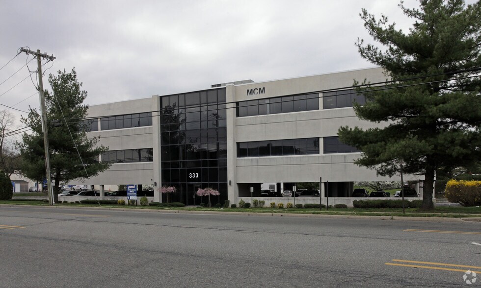Primary Photo Of 333 Fairfield Rd, Fairfield Office For Lease