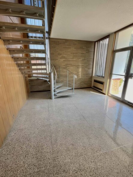 More Photos Of 1411 6th Ave, Grafton Showroom For Sale