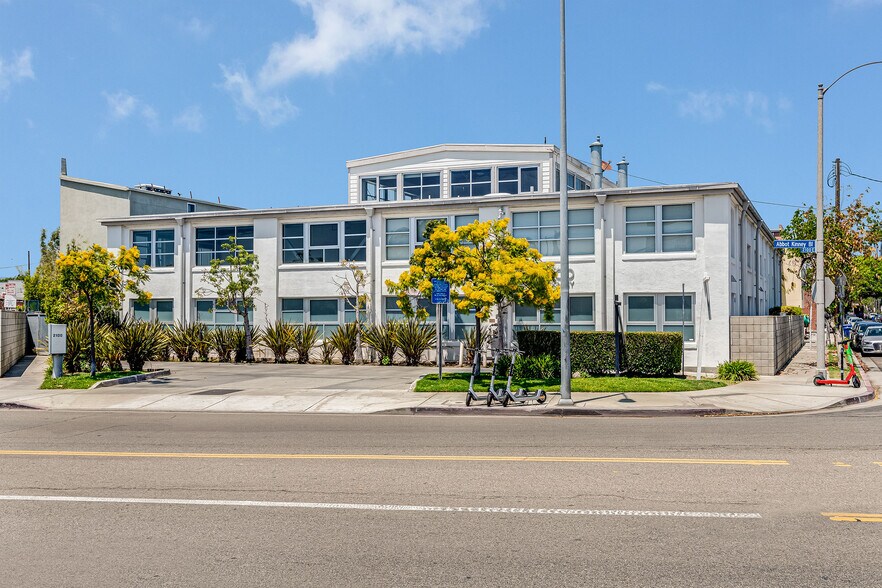 More Photos Of 2100 Abbot Kinney Blvd, Venice Office For Lease