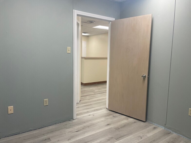 More Photos Of 346 Freeport Rd, New Kensington Medical For Lease