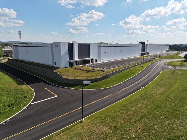 More Photos Of 1115 American Pky, Allentown Distribution For Lease