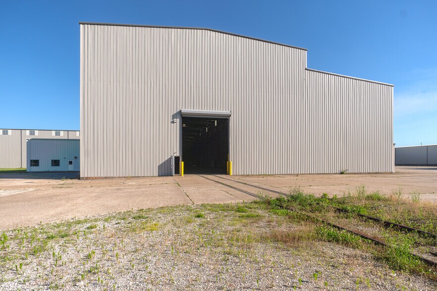 More Photos Of 2870 River Rd, Hawesville Warehouse For Lease