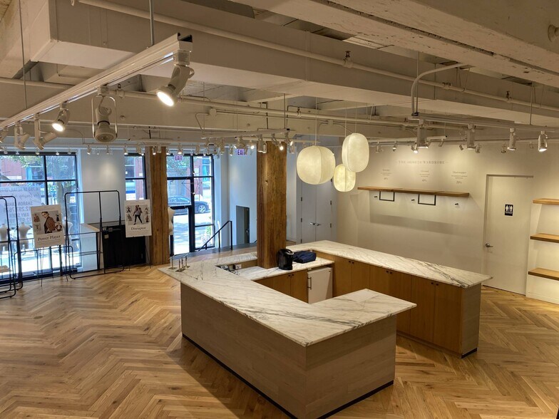 More Photos Of 224-230 W Huron St, Chicago Loft Creative Space For Lease