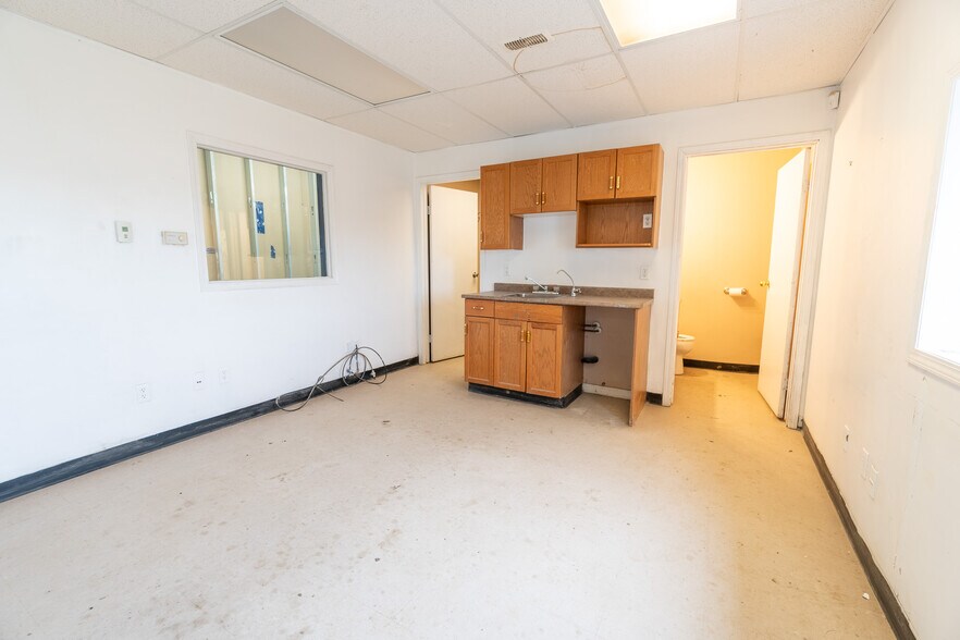 More Photos Of 1511 4th St, Nisku Manufacturing For Lease